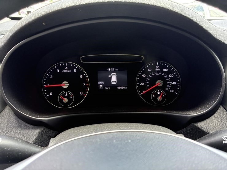 2019-kia-sorento-lx-image-21