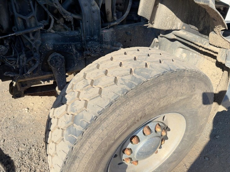 2010-mack-granite-gu713-image-10