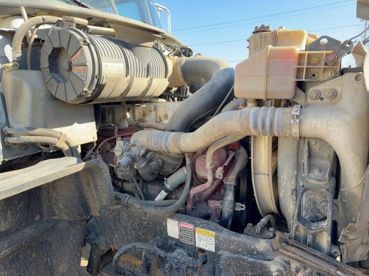 2010-mack-granite-gu713-image-11