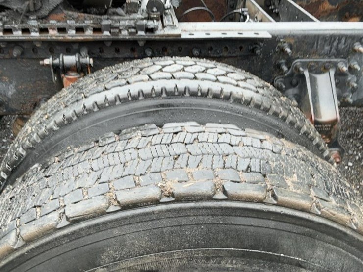 #137-•-2009-volvo-isx-semi-truck-image-76