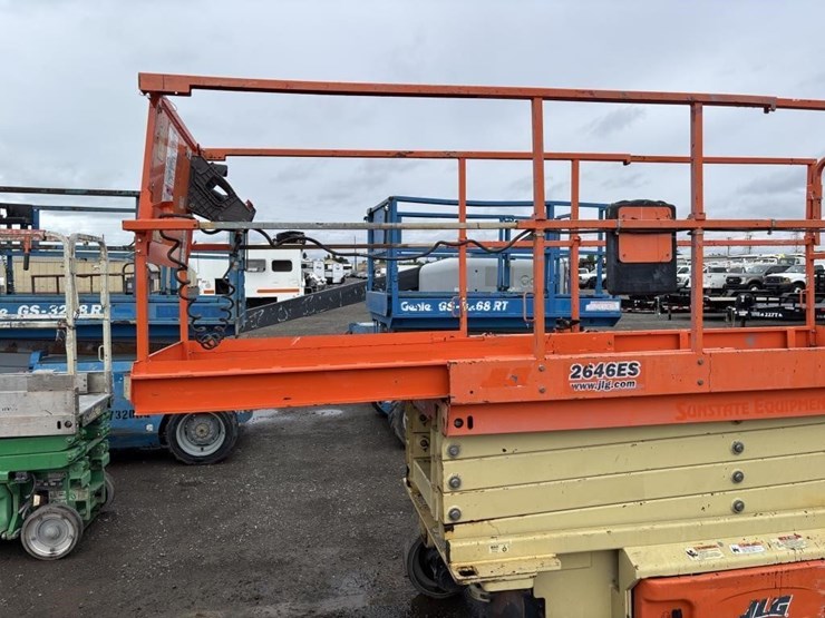 2015-jlg-2646es-image-7