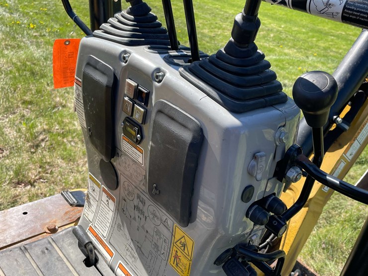 #7149-•-caterpillar-300.9v-mini-excavator-image-38
