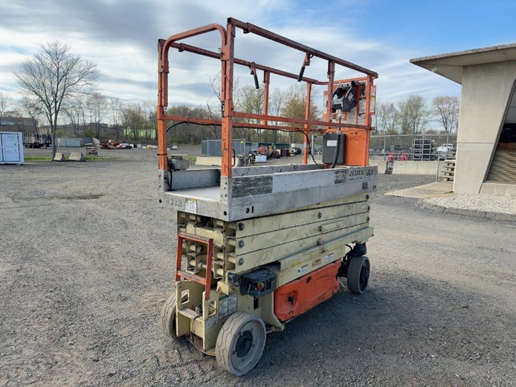 2010-jlg-2630es-image-4