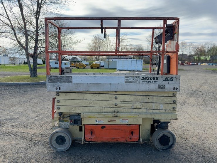 2010-jlg-2630es-image-5