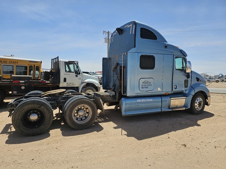 2011-peterbilt-387-image-4