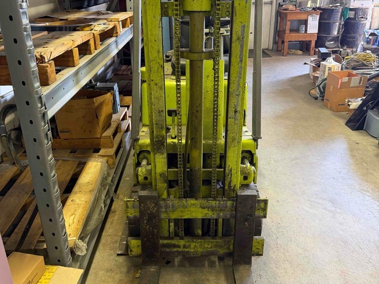 clark-propane-forklift-cf25-image-4