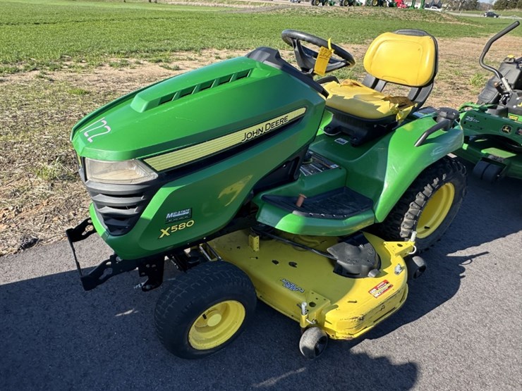 2017-john-deere-x580-image-1