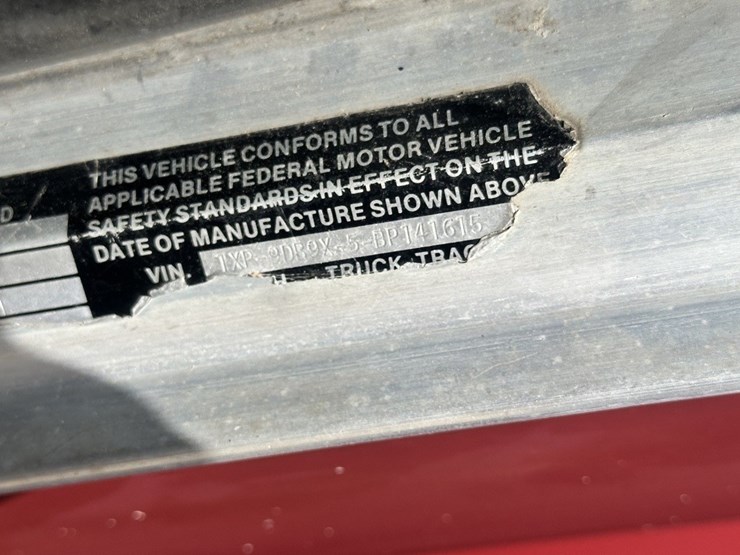 1981-peterbilt-359-image-18