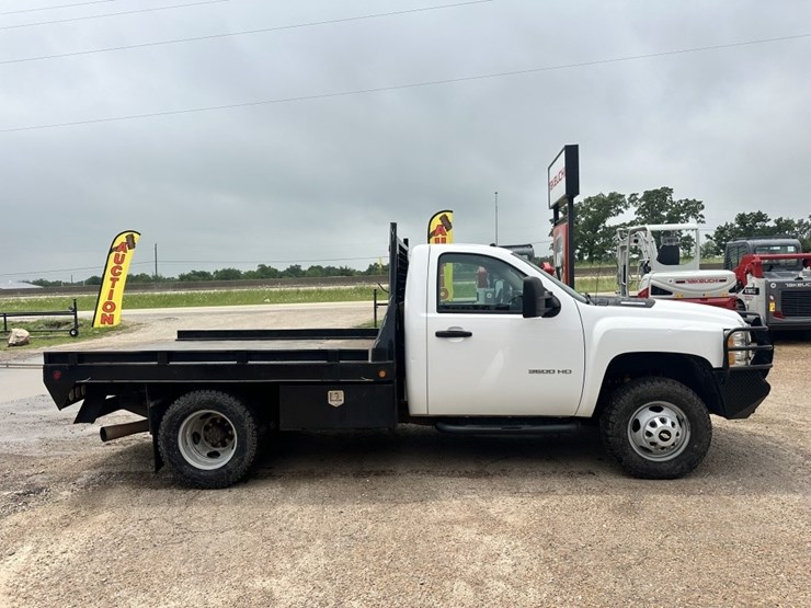 2013-chevrolet-3500hd-image-4