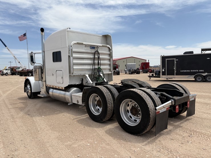 2006-peterbilt-379-image-4