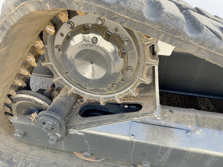 2020-bobcat-t870-image-13