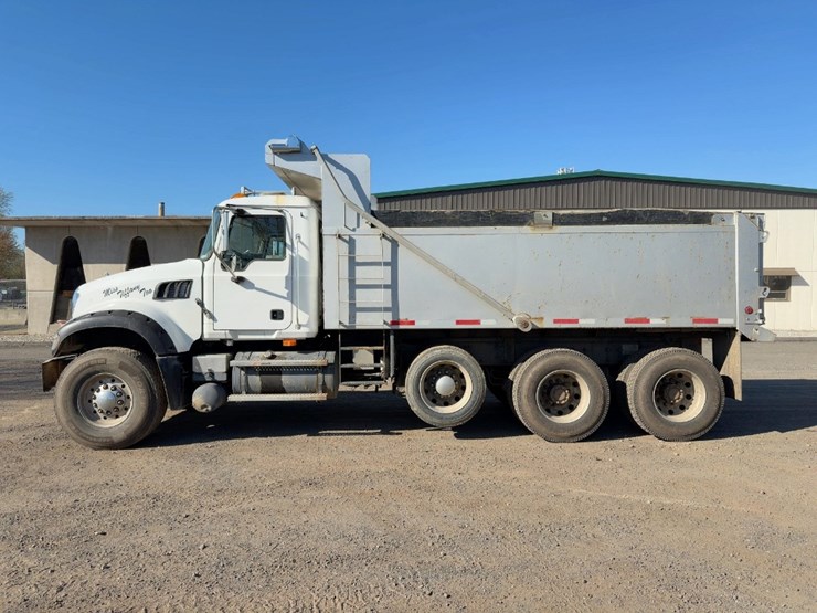 2010-mack-granite-gu713-image-2