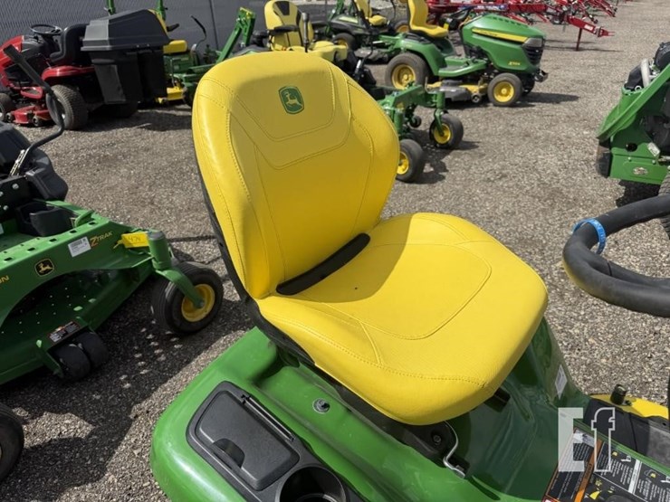 2022-john-deere-x380-image-16