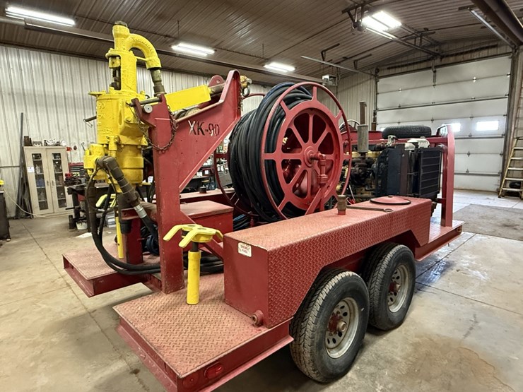 2013-caterpillar-c4.4-image-2