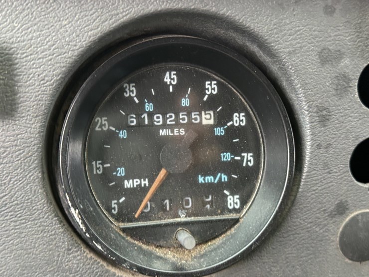 2001-mack-rd688s-image-19