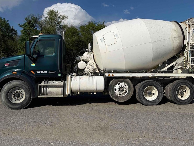 2014-peterbilt-567-image-1