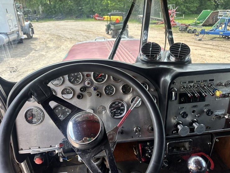 1981-peterbilt-359-image-16
