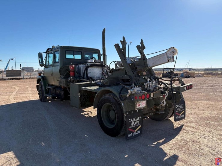 2001-freightliner-fl70-image-5