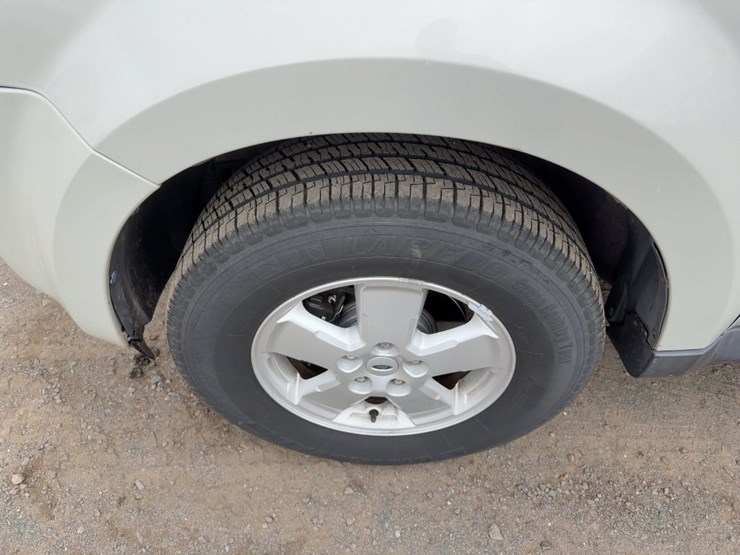 2009-ford-escape-image-11