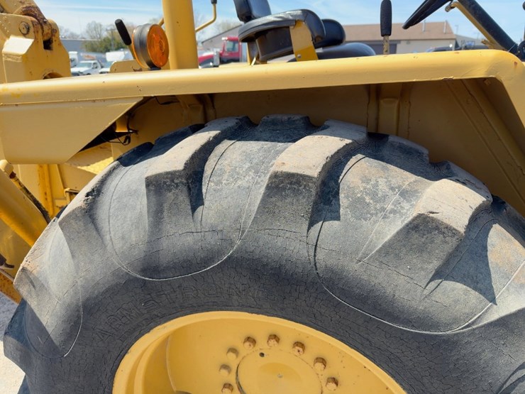 1980-deere-500c-image-11