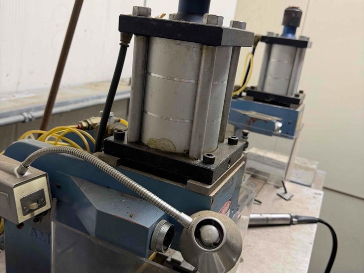 assembly-machine-w/-many-extras-image-7