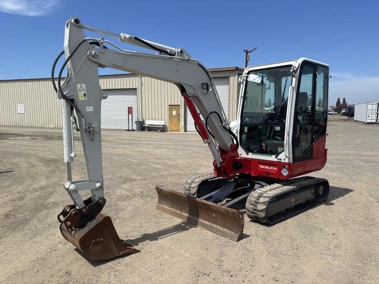 2020-takeuchi-tb240-image-1