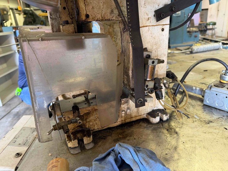 berg-10-ton-vertical-press-image-7