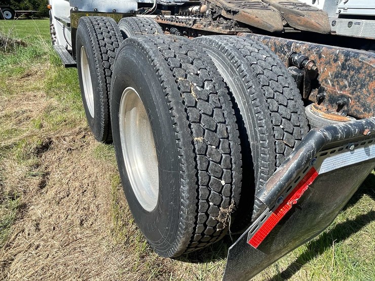 #7157-•-2006-freightliner-columbia-(has-wi-title)-image-49