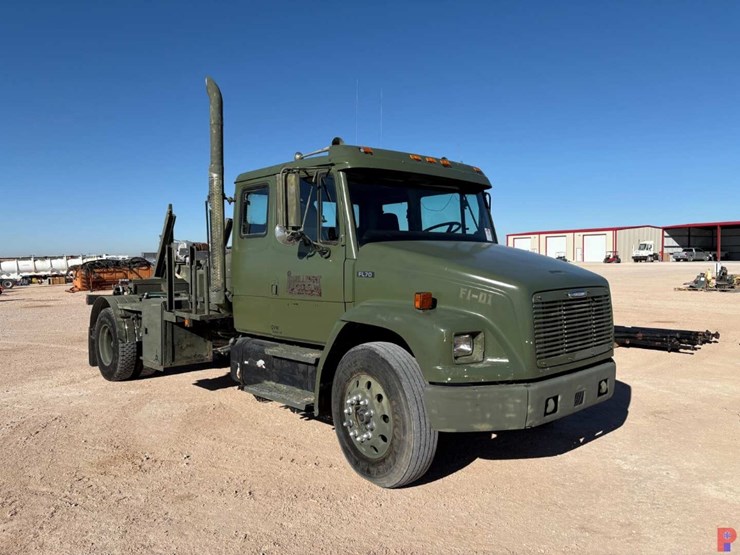2001-freightliner-fl70-image-1