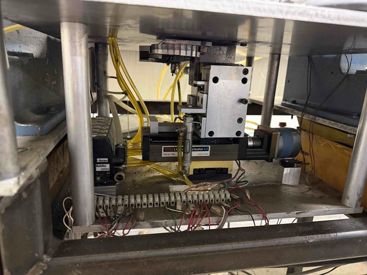 assembly-machine-w/-many-extras-image-8