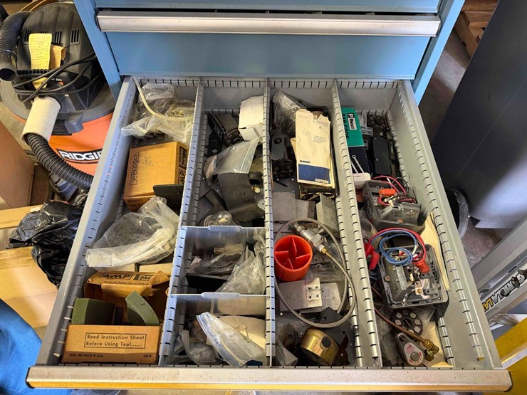 metal-drawer-cabinet-w/-misc.-hardware-image-10