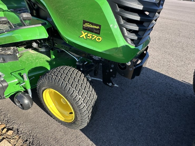 2024-john-deere-x570-image-5