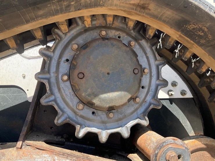 2021-bobcat-t870-image-28