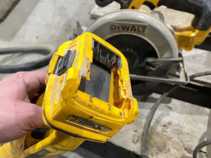 #5054-•-(3)-dewalt-power-tools-image-15