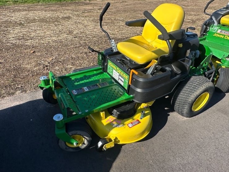 john-deere-z335m-zero-turn-image-1
