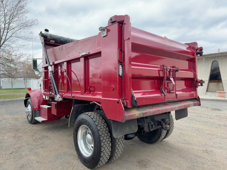 2000-peterbilt-330-image-3