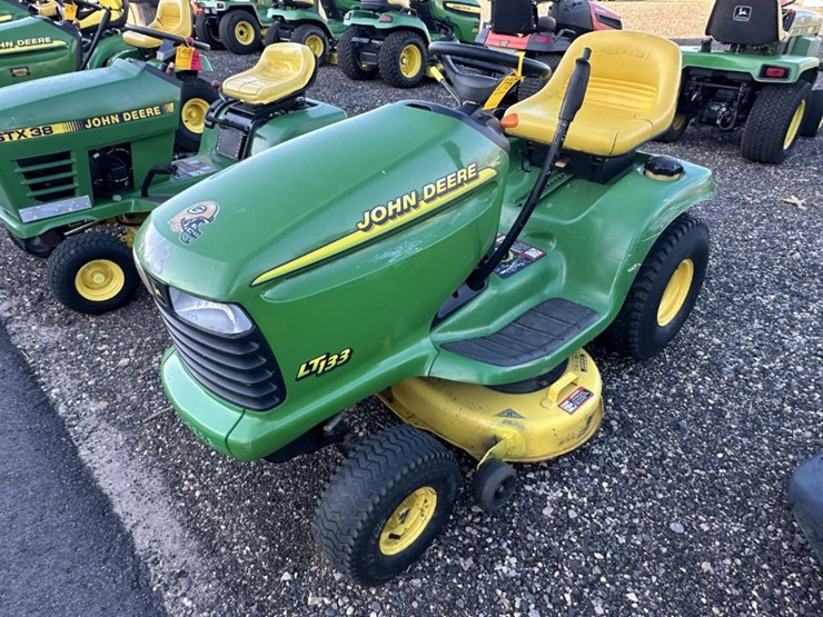 john-deere-lt133-image-1