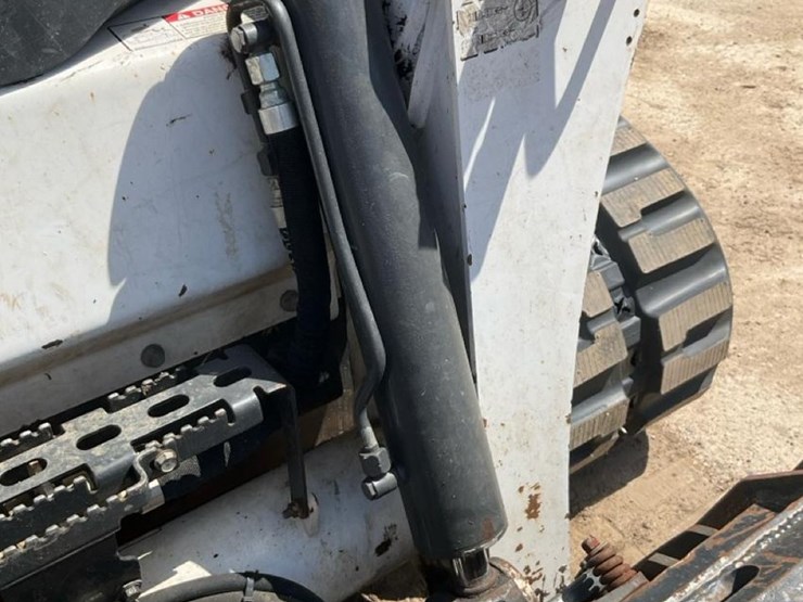 2021-bobcat-t870-image-13