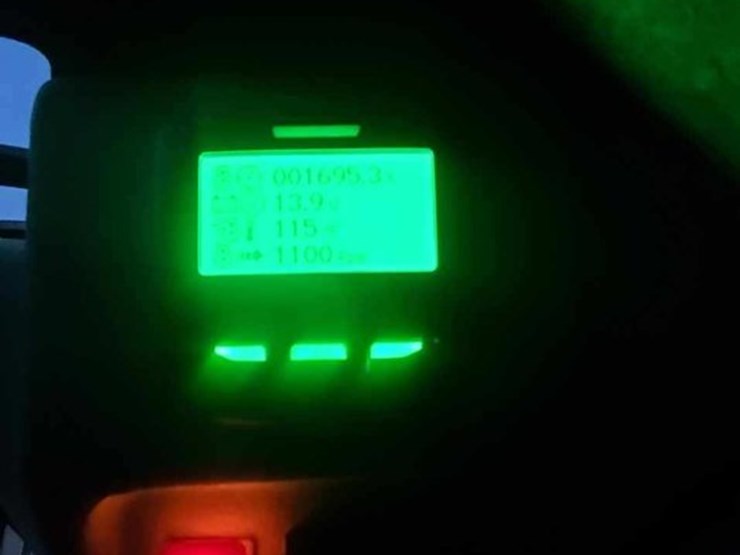 2015-gehl-r220-image-16