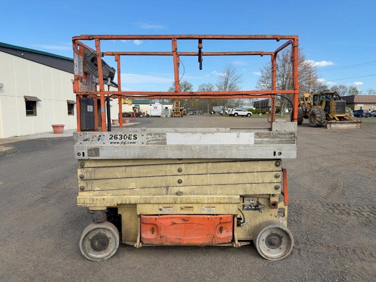 2010-jlg-2630es-image-2