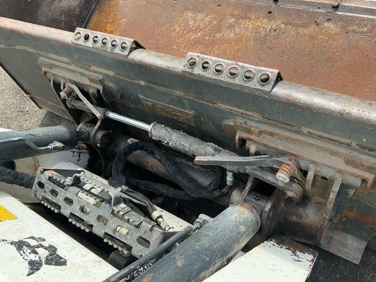 2024-bobcat-t770-image-36