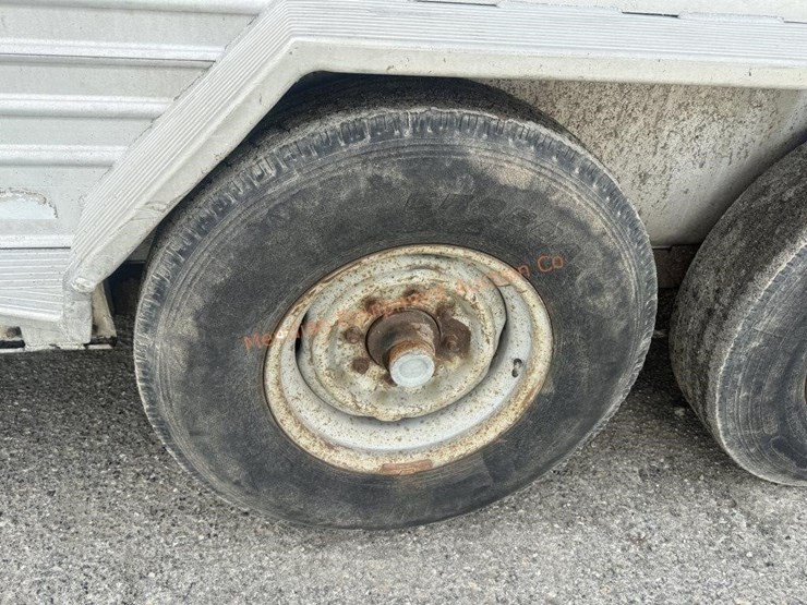 1996-featherlite-8120-image-16