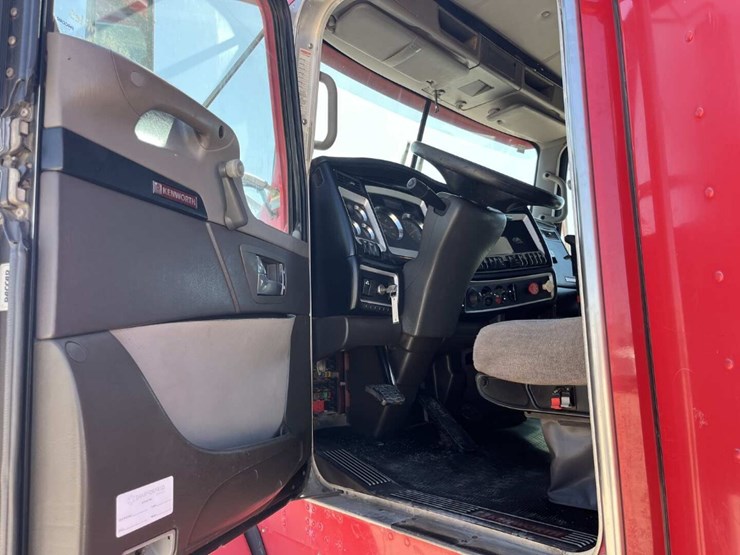 2011-kenworth-t800-image-12