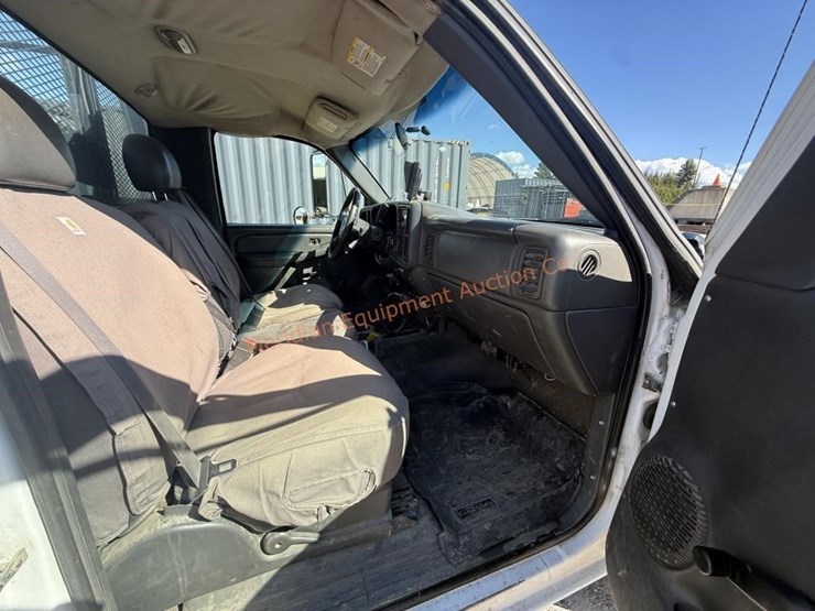 2005-chevrolet-silverado-3500-image-34