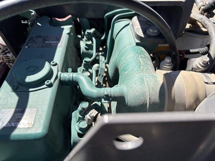 2018-volvo-dd25b-image-40