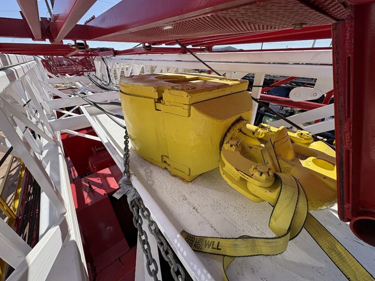 2025-crown-600-image-1