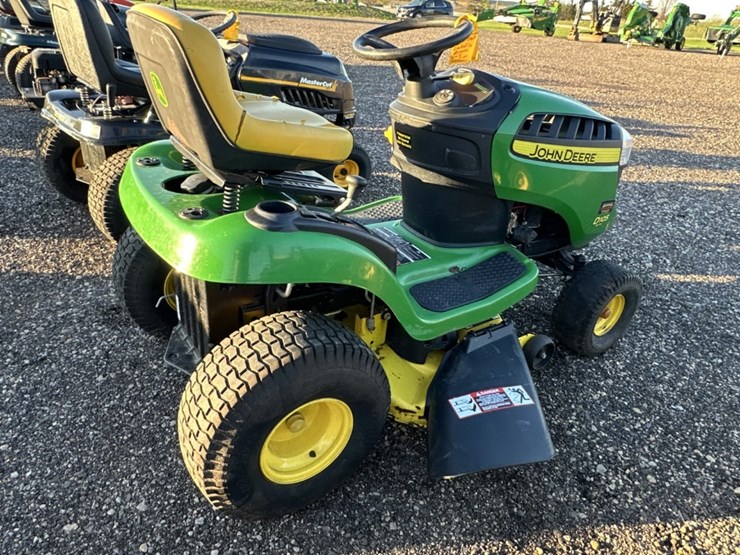 2014-john-deere-d105-image-3