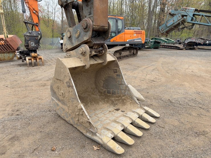2016-deere-300g-lc-image-12