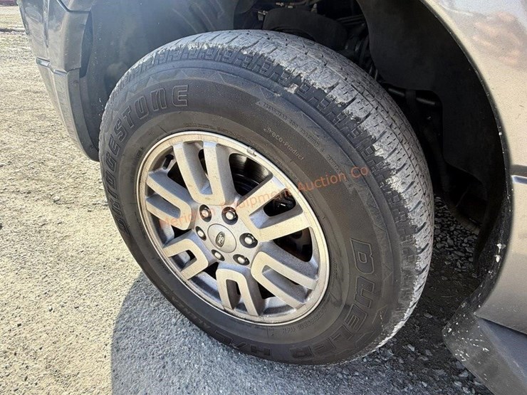 2013-ford-expedition-xlt-image-15