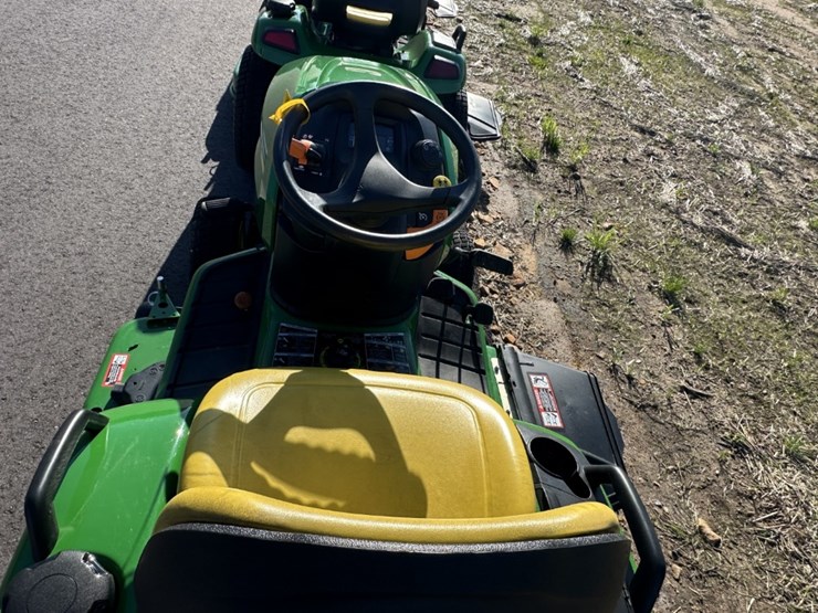 2024-john-deere-x570-image-8